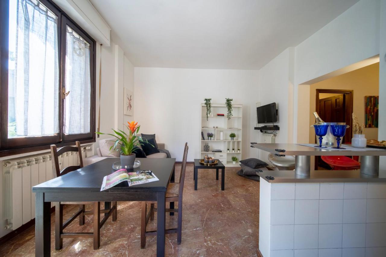 Cozy Roman Apartment With Parking 피렌체 외부 사진